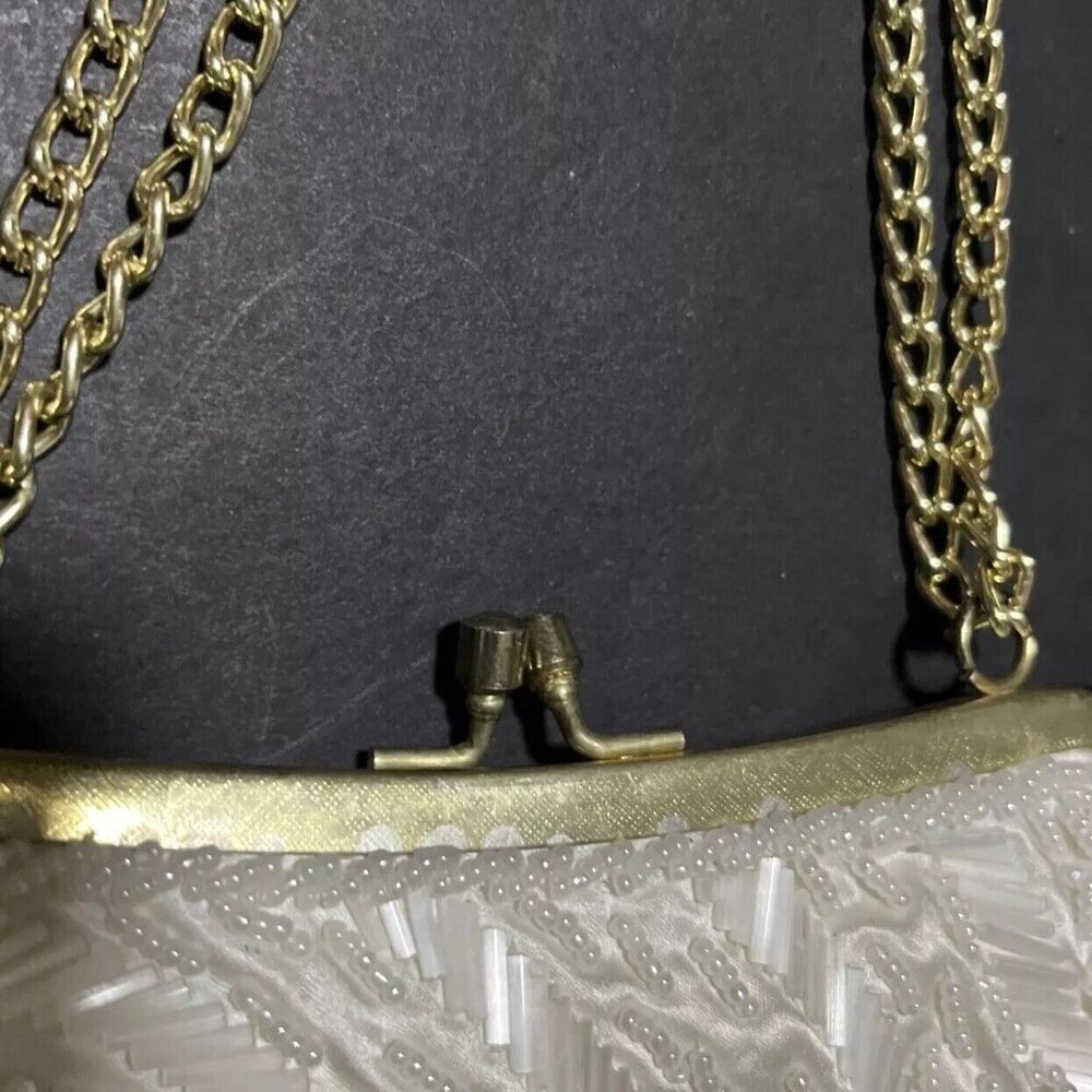 La Regale White Evening Bag Purse Vintage Beaded White Gold Tone Chain Clutch​ - Picture 7 of 9
